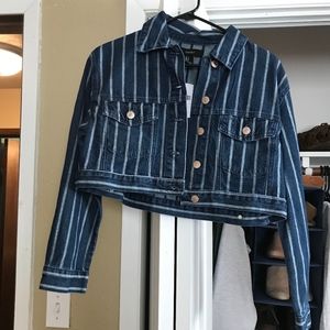 Forever 21 cropped jean jacket. NEVER WORN.